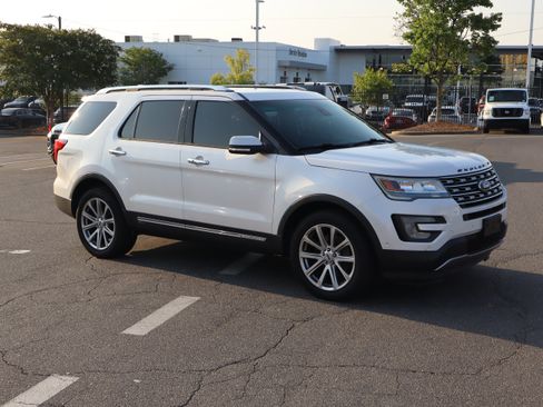 Used 2016 Ford Explorer Limited w/ Equipment Group 301A AWD/4WD image 15