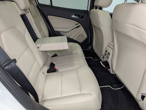 Used 2019 Mercedes-Benz GLA 250 4MATIC image 40