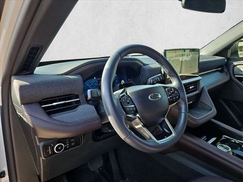 Used 2025 Ford Explorer Platinum RWD image 10