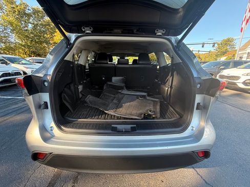 Used 2022 Toyota Highlander XLE image 12