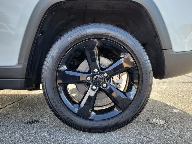 Certified 2025 Jeep Grand Cherokee Limited w/ Luxury Tech Group II RWD image 12