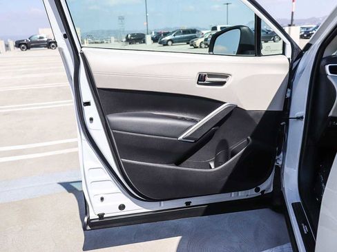 Used 2022 Toyota Corolla Cross L AWD/4WD image 27