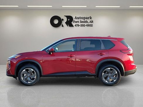 Used 2024 Nissan Rogue SV AWD/4WD image 3