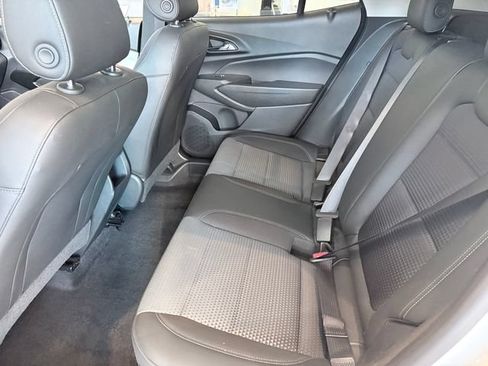 Used 2025 Chevrolet Trax LT FWD image 7