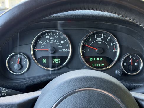 Used 2018 Jeep Wrangler Unlimited Sahara w/ Connectivity Group AWD/4WD image 52
