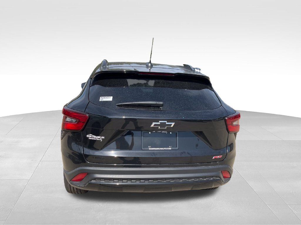 Used 2024 Chevrolet Trax RS w/ Sunroof Package FWD image 4
