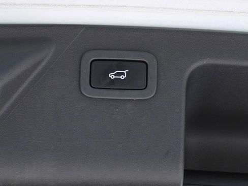 Used 2018 Land Rover Discovery Sport HSE image 39