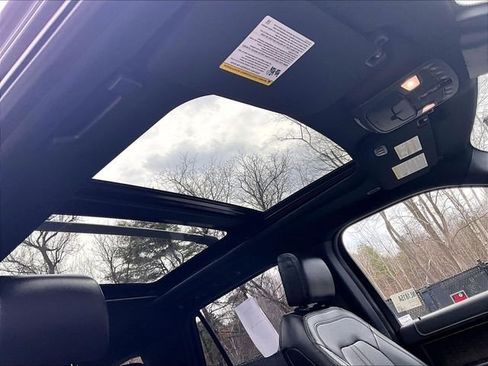 Used 2019 Ford Expedition Limited w/ Equipment Group 302A AWD/4WD image 18