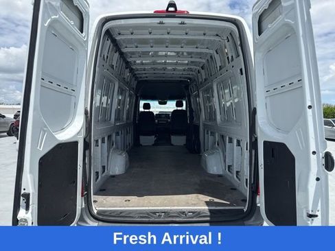 Used 2024 Mercedes-Benz Sprinter 2500 image 3