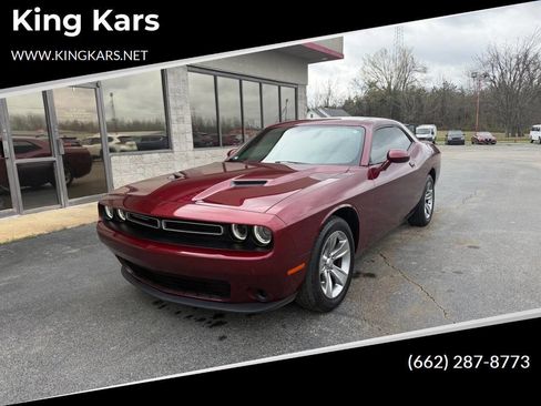 Used 2019 Dodge Challenger SXT image 1