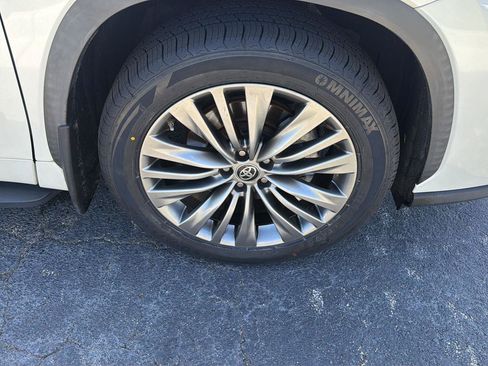 Used 2020 Toyota Highlander Platinum AWD/4WD image 44