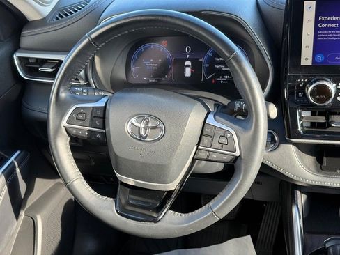 Used 2023 Toyota Highlander Platinum image 13