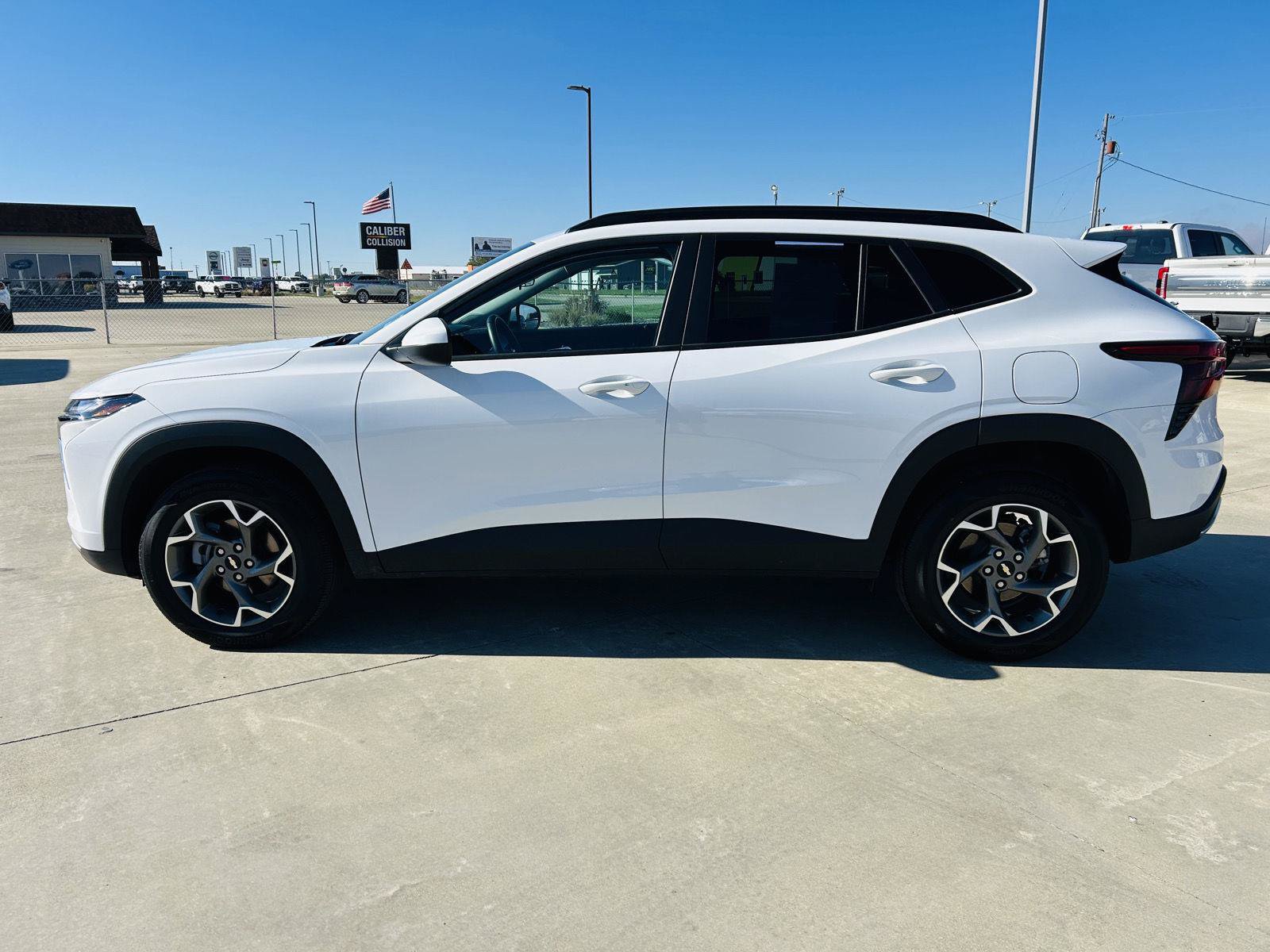 Used 2025 Chevrolet Trax LT w/ LT Convenience Package FWD image 32