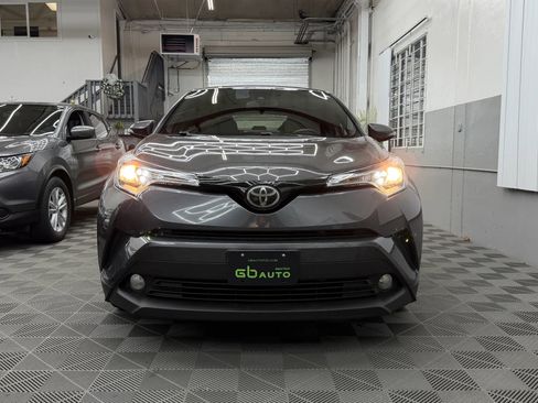 Used 2018 Toyota C-HR XLE image 2