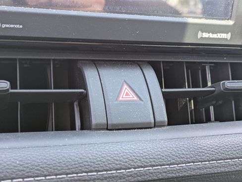 Used 2020 Toyota RAV4 XLE w/ Convenience Package FWD image 27