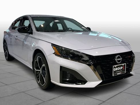 New 2025 Nissan Altima 2.5 SR image 2