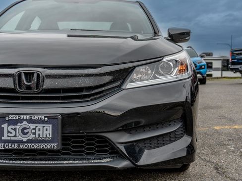 Used 2017 Honda Accord LX image 9