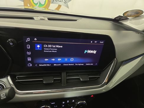 Certified 2025 Chevrolet Trax LT w/ LT Convenience Package FWD image 19
