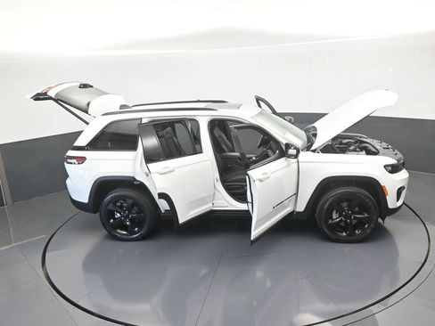 Used 2025 Jeep Grand Cherokee Altitude image 69