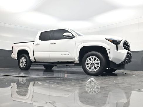 Used 2024 Toyota Tacoma SR5 AWD/4WD image 48