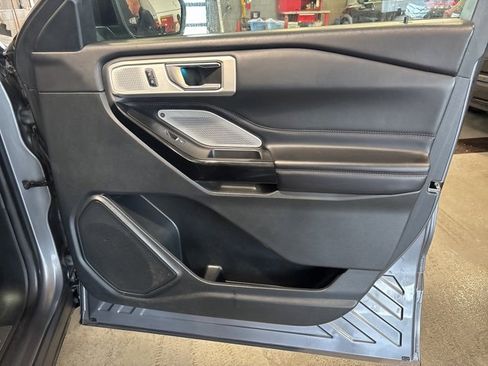 Used 2021 Ford Explorer Platinum w/ Equipment Group 601A image 12