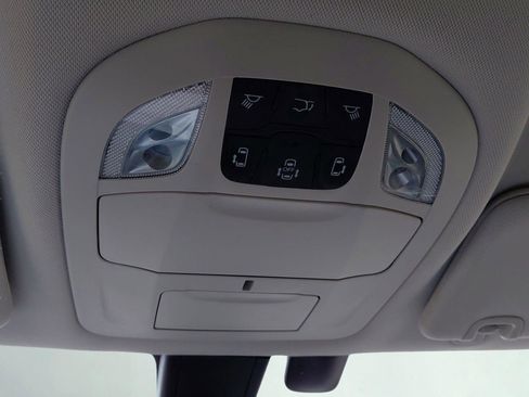 Used 2019 Chrysler Pacifica Touring-L Plus w/ Tire & Wheel Group FWD image 33