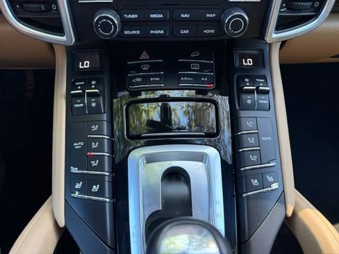 Used 2018 Porsche Cayenne Platinum Edition AWD/4WD image 21