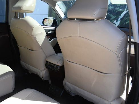 Used 2020 Toyota Highlander Platinum image 28