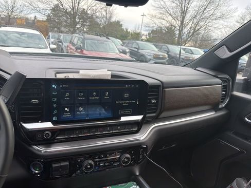 Used 2024 Chevrolet Silverado 2500 High Country w/ High Country Premium Package image 13