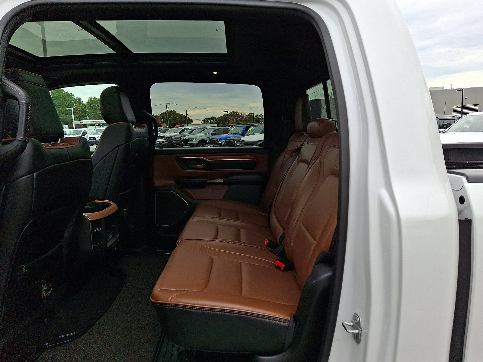 Used 2022 RAM 1500 Limited AWD/4WD image 10