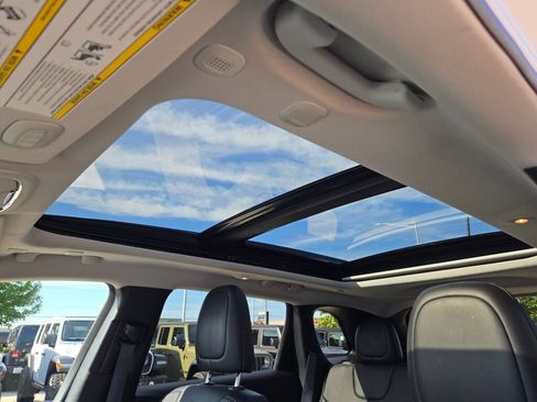 Used 2022 Jeep Cherokee Limited w/ Mopar Interior Package image 25