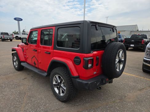 Used 2019 Jeep Wrangler Unlimited Sahara w/ Cold Weather Group AWD/4WD image 3