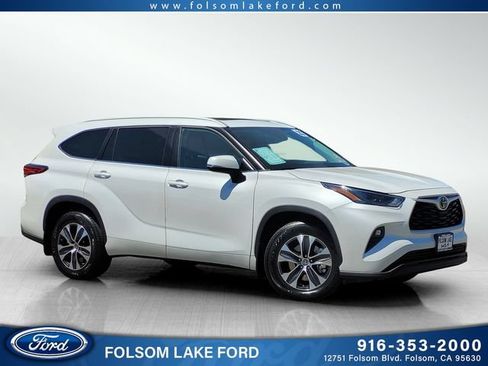 Used 2023 Toyota Highlander XLE AWD/4WD image 1