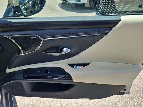 Used 2022 Lexus ES 300h w/ Accessory Package 2 FWD image 13