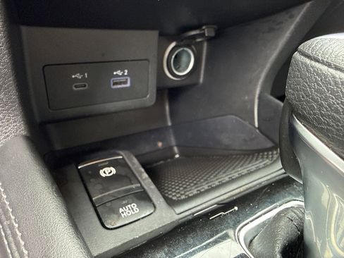 Used 2022 Nissan Kicks SR w/ Premium Package FWD image 23