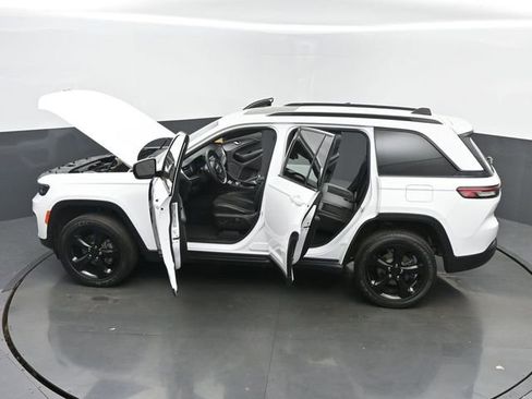 Used 2023 Jeep Grand Cherokee Altitude AWD/4WD image 61