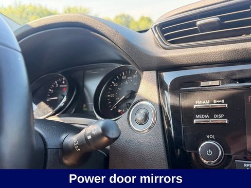 Used 2017 Nissan Rogue SV AWD/4WD image 19