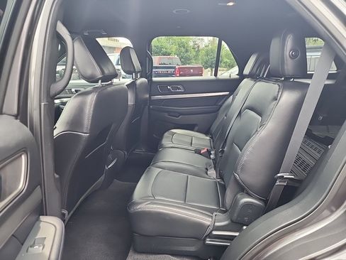 Used 2018 Ford Explorer XLT w/ Equipment Group 202A AWD/4WD image 27