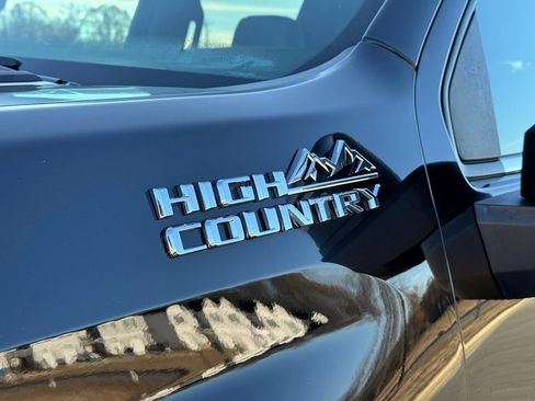 Used 2022 Chevrolet Silverado 2500 High Country image 10