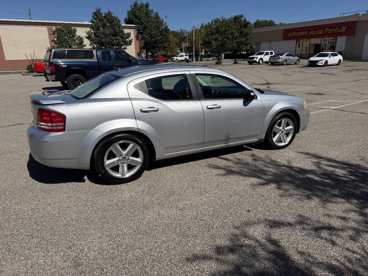 Used 2009 Dodge Avenger SXT FWD image 4