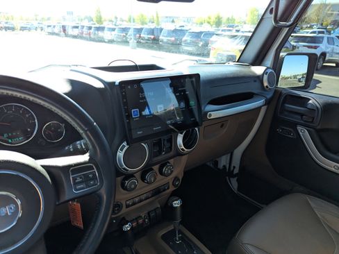 Used 2016 Jeep Wrangler Unlimited Rubicon w/ Connectivity Group AWD/4WD image 20