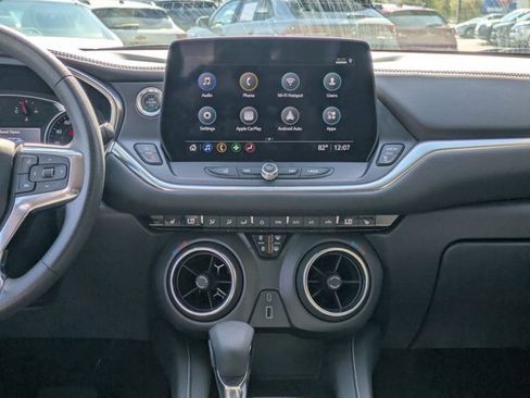 Used 2025 Chevrolet Blazer LT image 18
