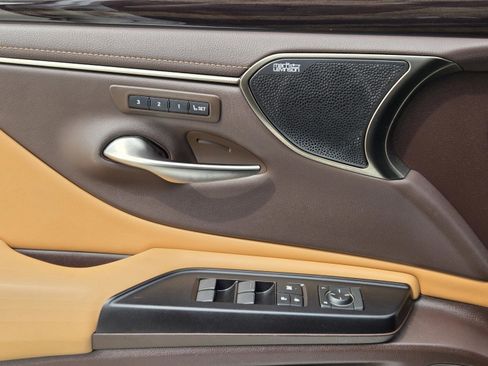 Used 2019 Lexus ES 300h w/ Accessory Package 2 FWD image 25