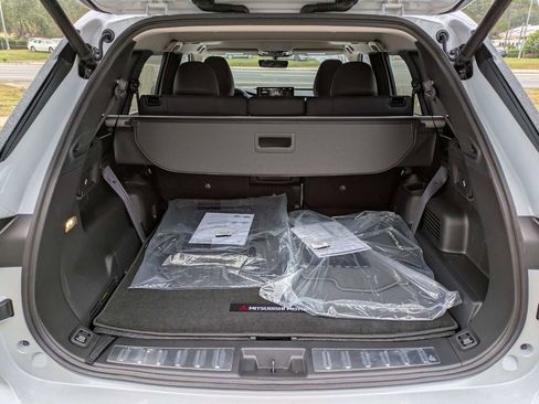 New 2026 Mitsubishi Outlander SE image 13