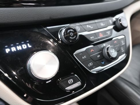 Used 2022 Chrysler Pacifica Touring-L image 24