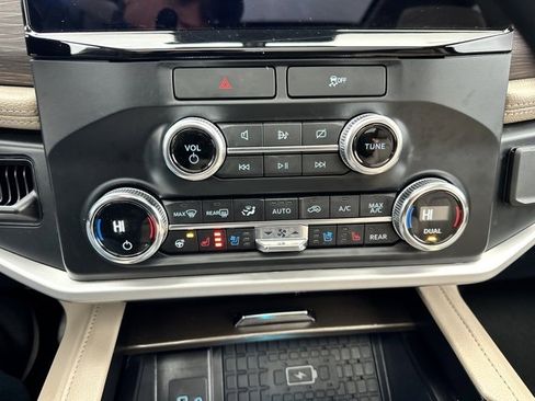 Certified 2022 Ford Expedition Limited image 20