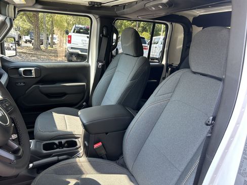 New 2025 Jeep Gladiator Sport image 37