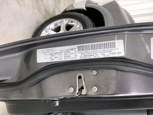 Used 2017 RAM 1500 Laramie image 32