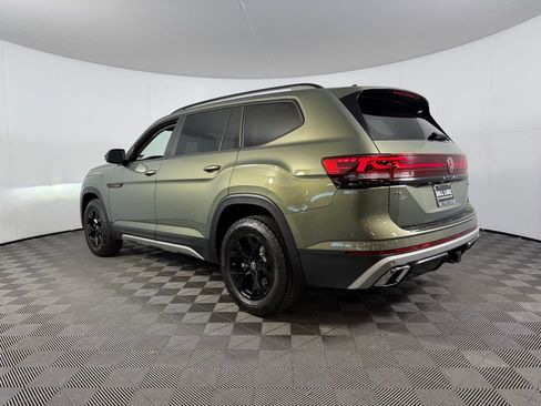 Used 2024 Volkswagen Atlas Peak Edition SE image 7