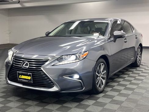 Used 2016 Lexus ES 300h w/ Navigation System Package image 2